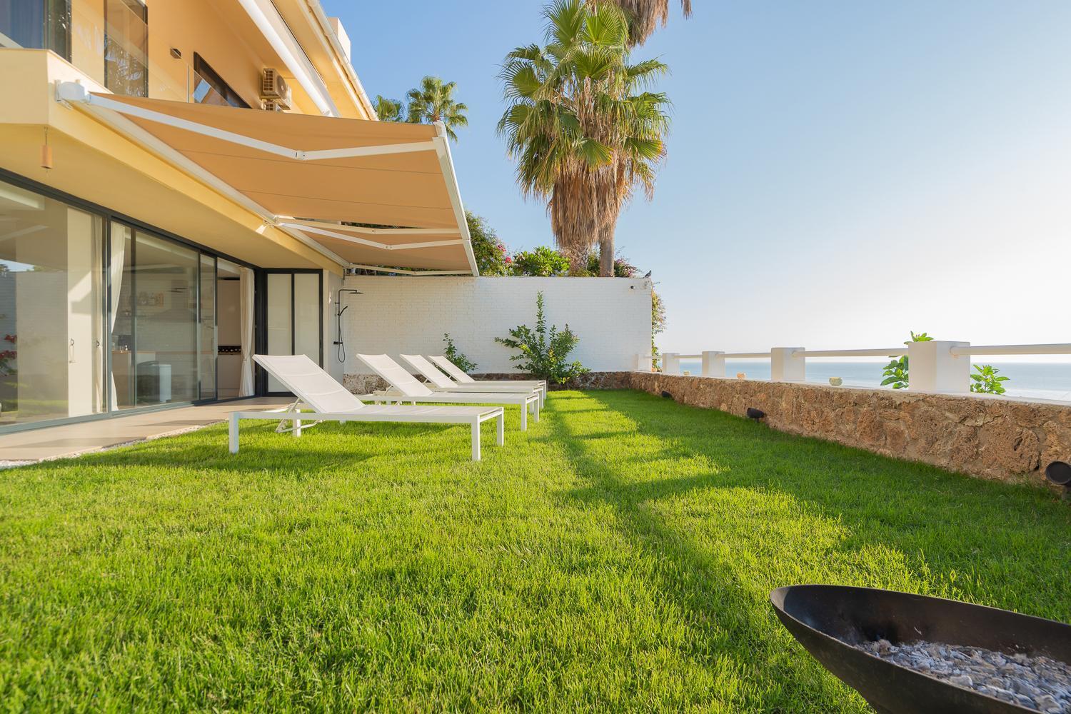 Private 250Sqm Garden Duplex, Jacuzzi, Cinema, Sea View Escape Apartment Torremolinos Bagian luar foto