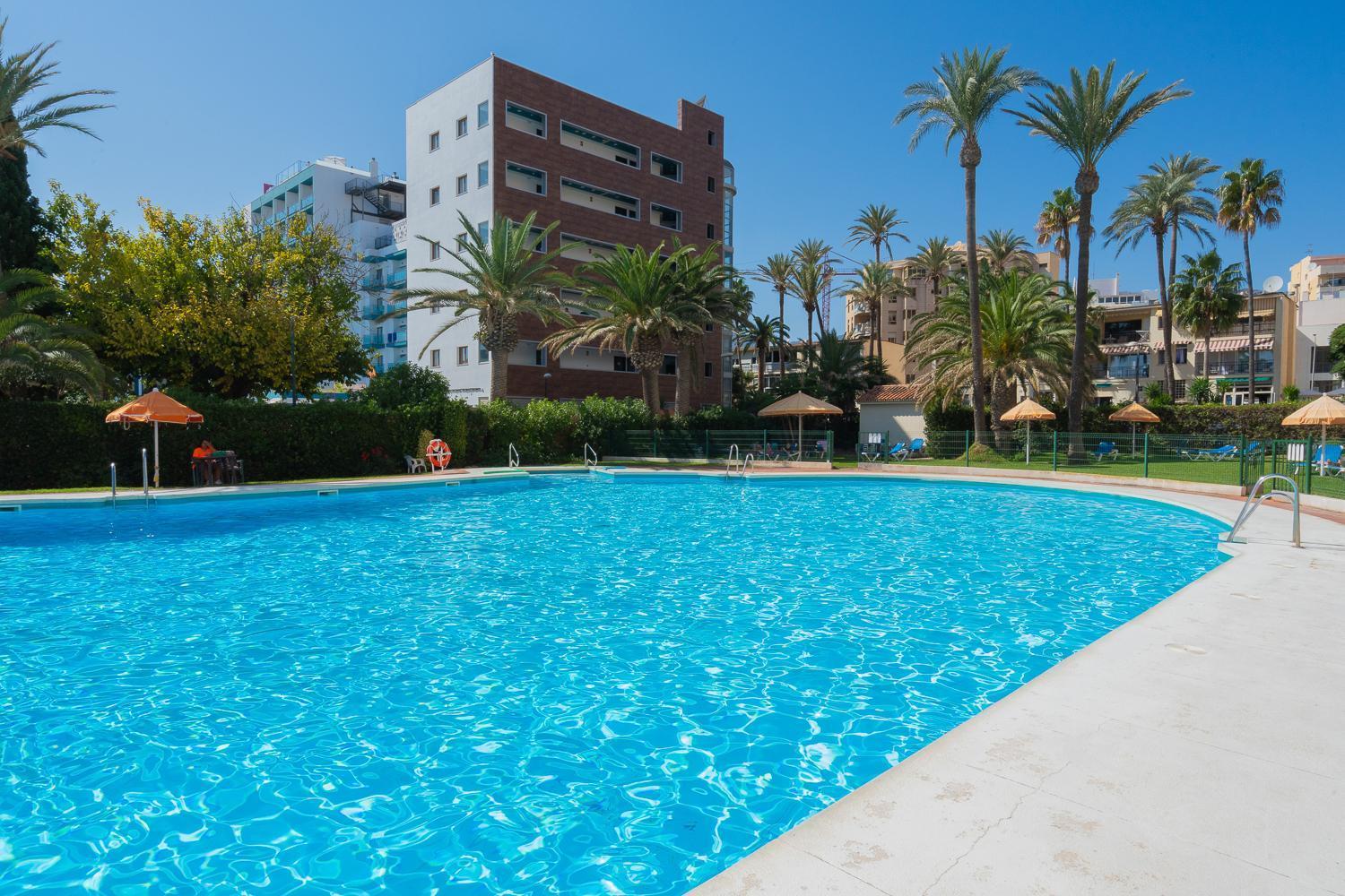 Private 250Sqm Garden Duplex, Jacuzzi, Cinema, Sea View Escape Apartment Torremolinos Bagian luar foto