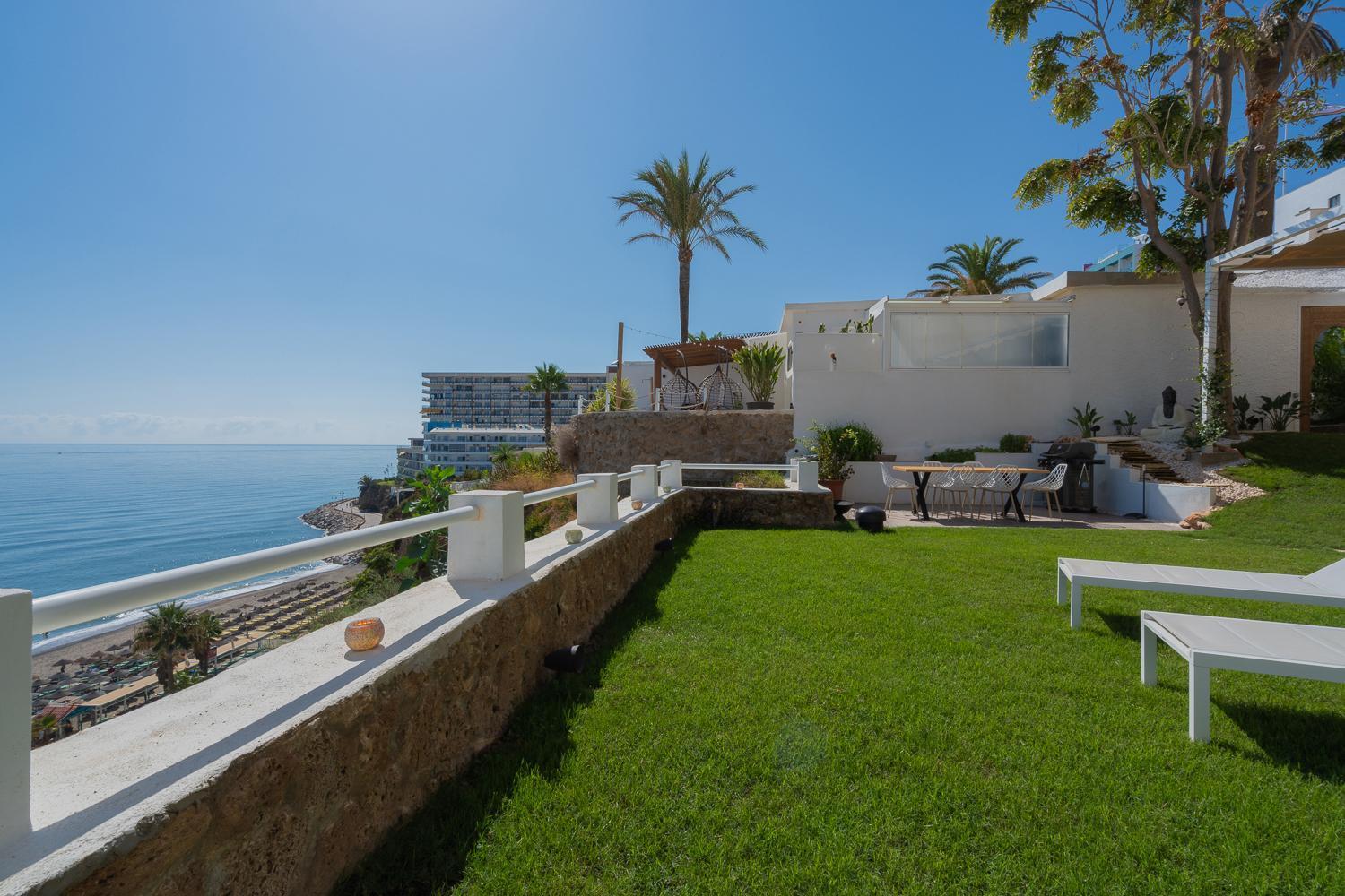 Private 250Sqm Garden Duplex, Jacuzzi, Cinema, Sea View Escape Apartment Torremolinos Bagian luar foto