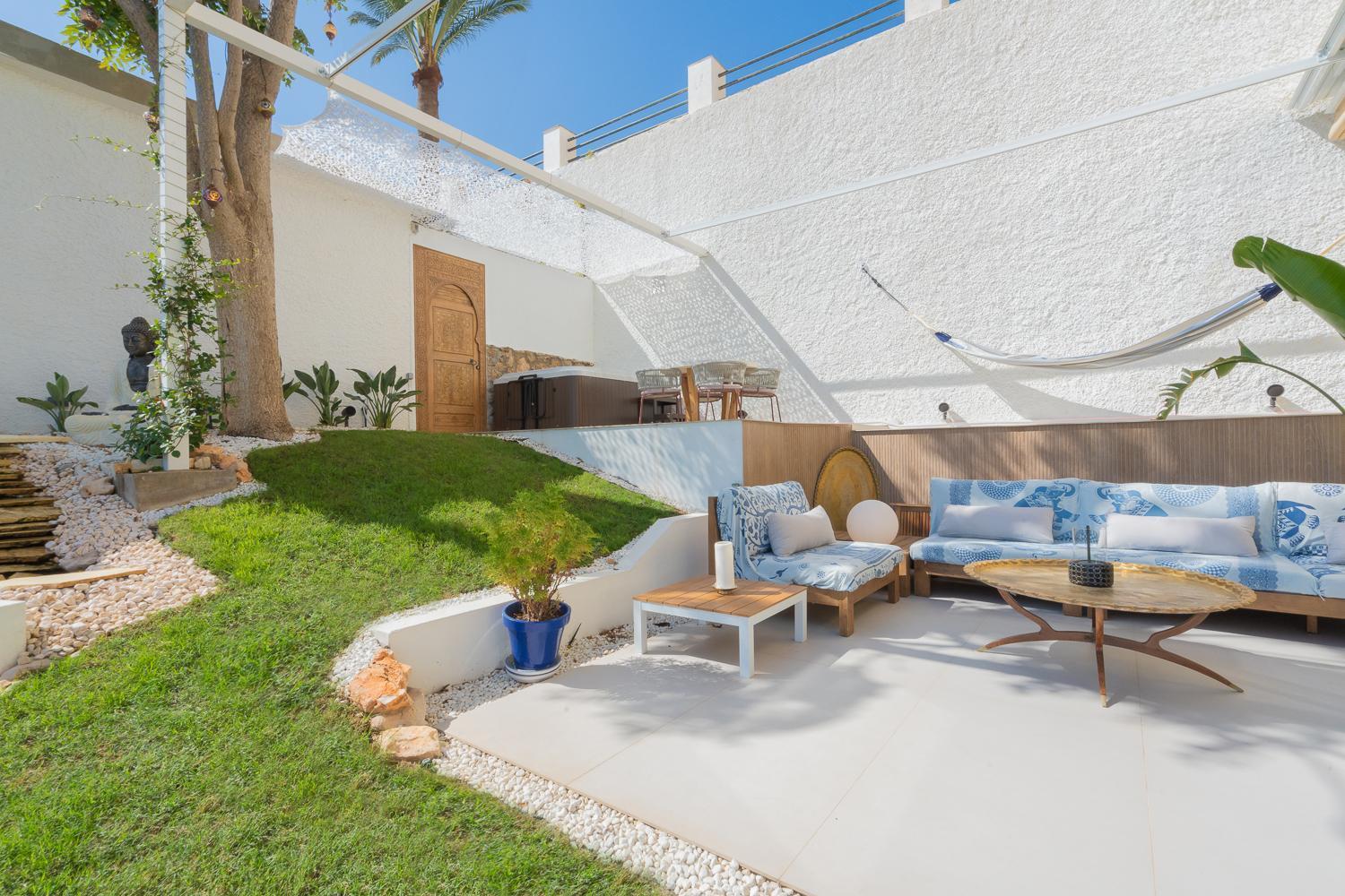 Private 250Sqm Garden Duplex, Jacuzzi, Cinema, Sea View Escape Apartment Torremolinos Bagian luar foto