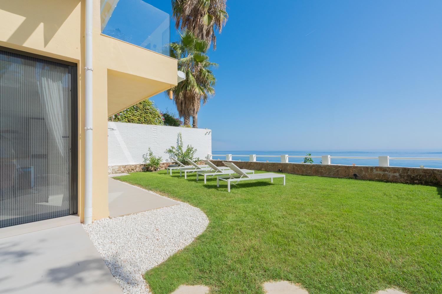 Private 250Sqm Garden Duplex, Jacuzzi, Cinema, Sea View Escape Apartment Torremolinos Bagian luar foto