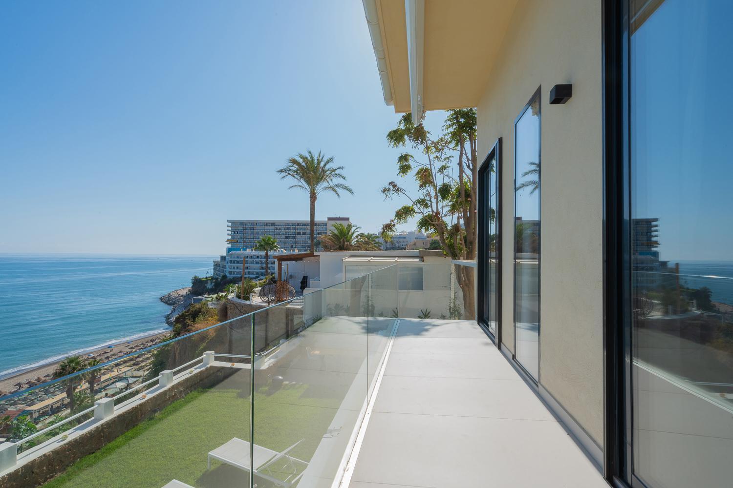 Private 250Sqm Garden Duplex, Jacuzzi, Cinema, Sea View Escape Apartment Torremolinos Bagian luar foto